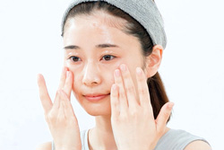 ニキビ痕を残さないためのスキンケア