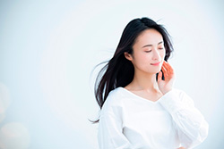 女性の頭皮のかゆみの原因は？対処法・ケア方法について解説