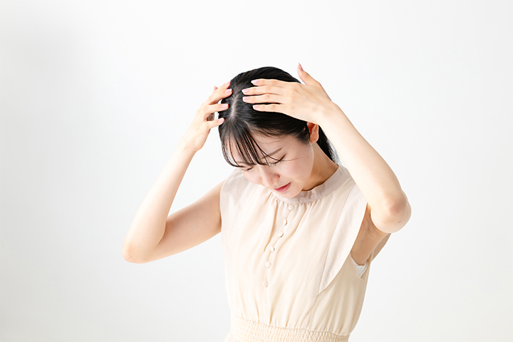 頭皮にニキビ、できものができる原因は？かさぶたができたときの対処法は？頭皮のケアの方法を解説